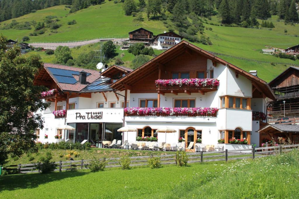 Hotel Pra Tlusel Selva di Val Gardena Luaran gambar